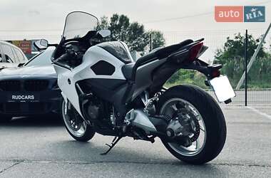 Мотоцикл Спорт-туризм Honda VFR 1200F 2010 в 