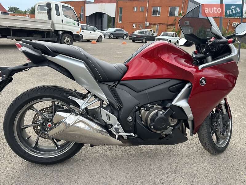 Мотоцикл Спорт-туризм Honda VFR 1200F 2010 в Кривом Роге
