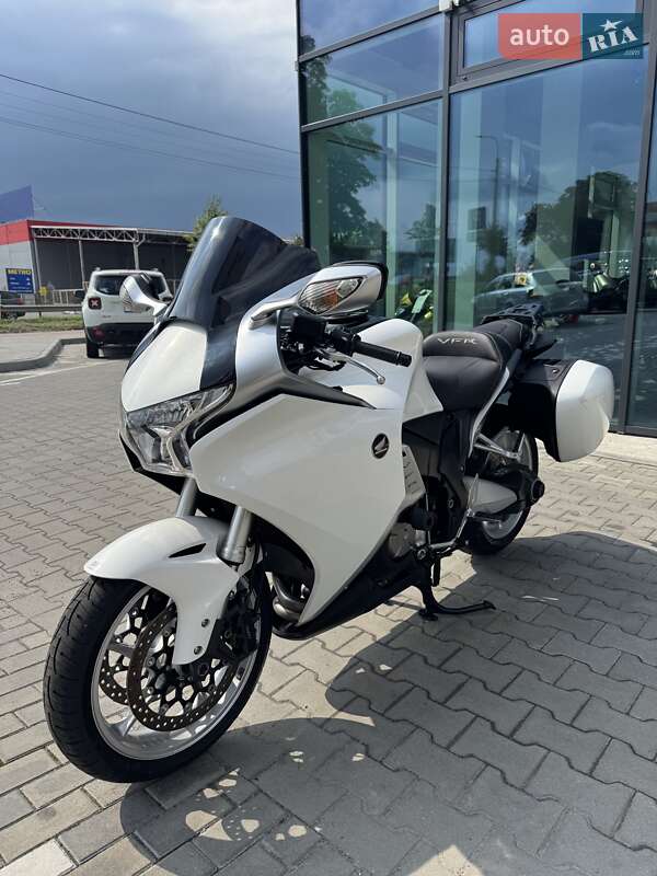 Мотоцикл Спорт-туризм Honda VFR 1200F 2010 в Ровно