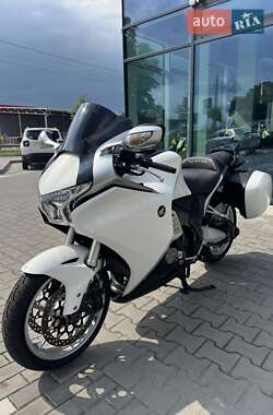 Мотоцикл Спорт-туризм Honda VFR 1200F 2010 в 