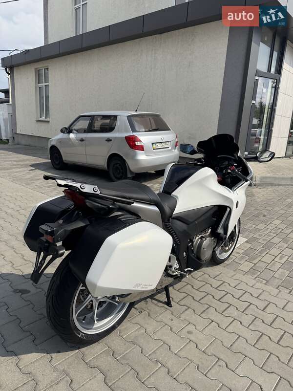 Мотоцикл Спорт-туризм Honda VFR 1200F 2010 в Ровно