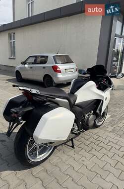 Мотоцикл Спорт-туризм Honda VFR 1200F 2010 в 