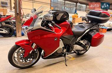 Мотоцикл Спорт-туризм Honda VFR 1200F 2011 в Чернигове