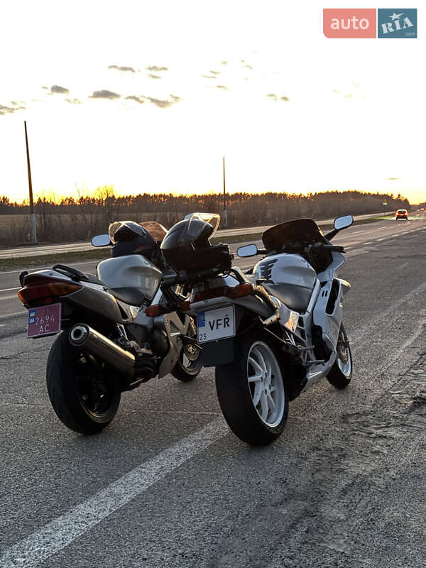 Спортбайк Honda VFR 750F 1992 в Чернигове фото 3 Спортбайк Honda VFR 750F 1992 в Чернигове