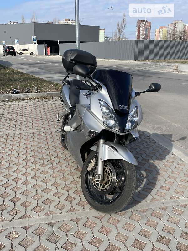 Мотоцикл Спорт-туризм Honda VFR 800F Interceptor 2002 в 