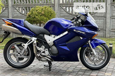 Мотоцикл Спорт-туризм Honda VFR 800F Interceptor 2004 в Буске