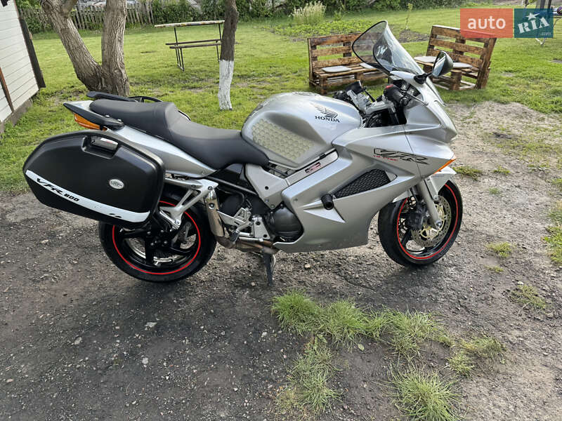 Мотоцикл Спорт-туризм Honda VFR 800F Interceptor 2002 в Золотоноші
