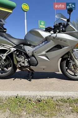 Мотоцикл Спорт-туризм Honda VFR 800F Interceptor 2004 в 