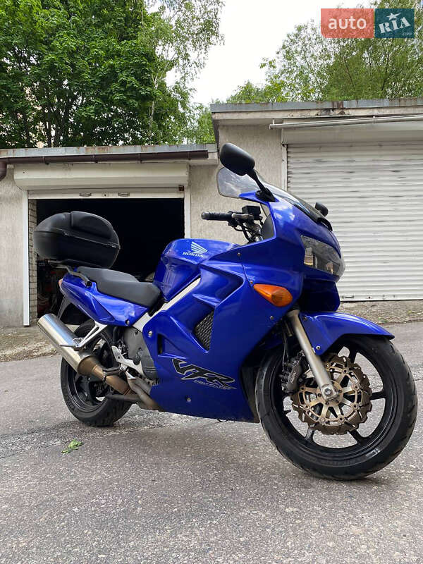Мотоцикл Спорт-туризм Honda VFR 800F Interceptor 2000 в 