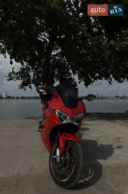 Мотоцикл Спорт-туризм Honda VFR 800F Interceptor 2014 в 