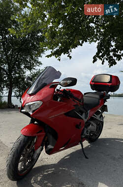 Мотоцикл Спорт-туризм Honda VFR 800F Interceptor 2014 в 
