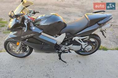 Мотоцикл Спорт-туризм Honda VFR 800F Interceptor 2008 в 