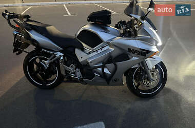Мотоцикл Спорт-туризм Honda VFR 800F Interceptor 2002 в 