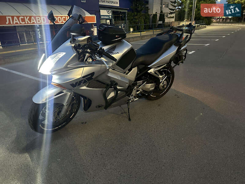 Мотоцикл Спорт-туризм Honda VFR 800F Interceptor 2002 в Тернополе