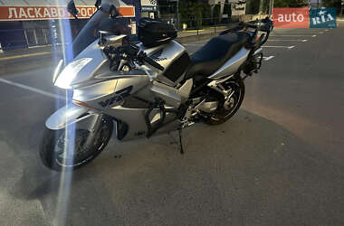 Мотоцикл Спорт-туризм Honda VFR 800F Interceptor 2002 в 