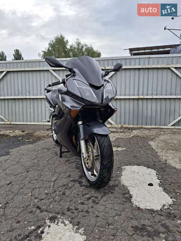 Мотоцикл Спорт-туризм Honda VFR 800F Interceptor 2002 в Каневі