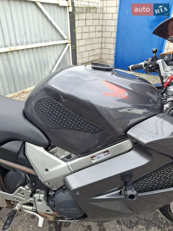 Мотоцикл Спорт-туризм Honda VFR 800F Interceptor 2002 в Каневі