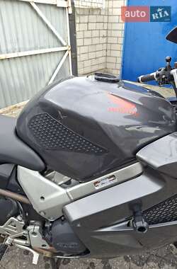 Мотоцикл Спорт-туризм Honda VFR 800F Interceptor 2002 в 