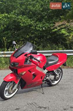 Мотоцикл Спорт-туризм Honda VFR 800F Interceptor 2000 в 