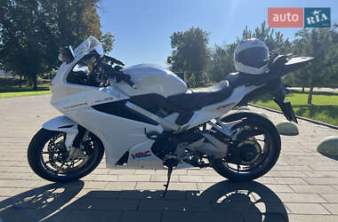 Мотоцикл Спорт-туризм Honda VFR 800F Interceptor 2016 в 