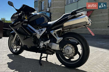 Мотоцикл Спорт-туризм Honda VFR 800F Interceptor 2006 в 