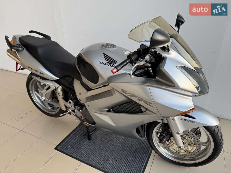 Мотоцикл Спорт-туризм Honda VFR 800F Interceptor 2004 в Києві фото 4 Мотоцикл Спорт-туризм Honda VFR 800F Interceptor 2004 в Києві