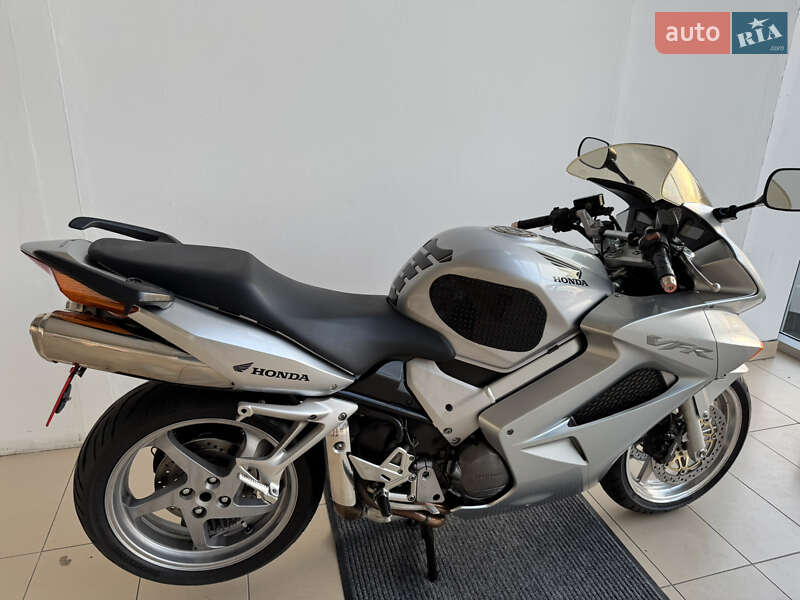 Мотоцикл Спорт-туризм Honda VFR 800F Interceptor 2004 в Києві фото 6 Мотоцикл Спорт-туризм Honda VFR 800F Interceptor 2004 в Києві