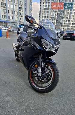 Мотоцикл Спорт-туризм Honda VFR 800F Interceptor 2015 в 