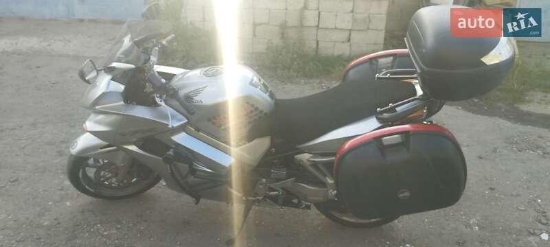 Мотоцикл Спорт-туризм Honda VFR 800F Interceptor 2004 в Бердичеві