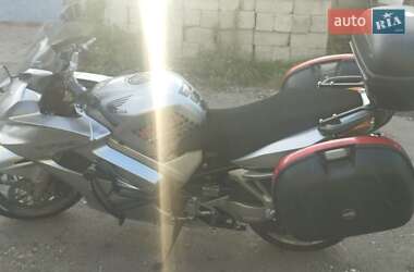Мотоцикл Спорт-туризм Honda VFR 800F Interceptor 2004 в 