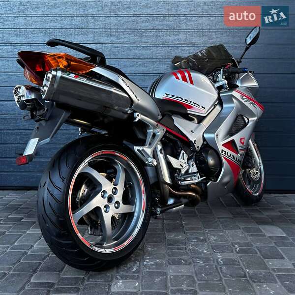 Мотоцикл Спорт-туризм Honda VFR 800F Interceptor 2006 в Белой Церкви фото 5 Мотоцикл Спорт-туризм Honda VFR 800F Interceptor 2006 в Белой Церкви