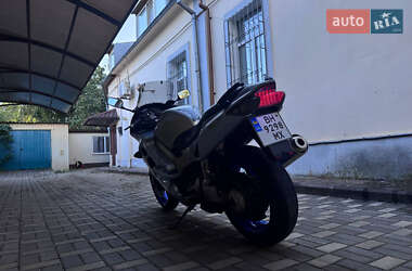 Мотоцикл Спорт-туризм Honda VFR 800F Interceptor 1998 в 
