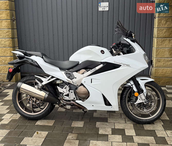 Мотоцикл Спорт-туризм Honda VFR 800F Interceptor 2014 в Новомосковську фото 4 Мотоцикл Спорт-туризм Honda VFR 800F Interceptor 2014 в Новомосковську