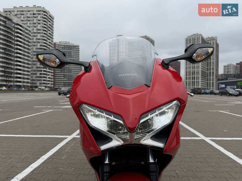 Мотоцикл Спорт-туризм Honda VFR 800F Interceptor 2015 в Києві фото Мотоцикл Спорт-туризм Honda VFR 800F Interceptor 2015 в Києві