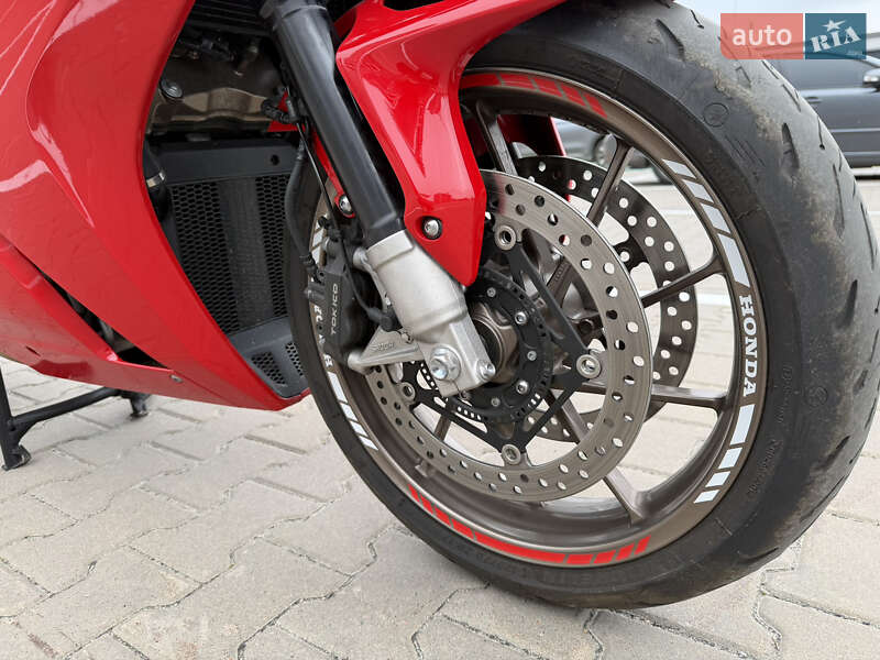 Мотоцикл Спорт-туризм Honda VFR 800F Interceptor 2015 в Києві фото 11 Мотоцикл Спорт-туризм Honda VFR 800F Interceptor 2015 в Києві