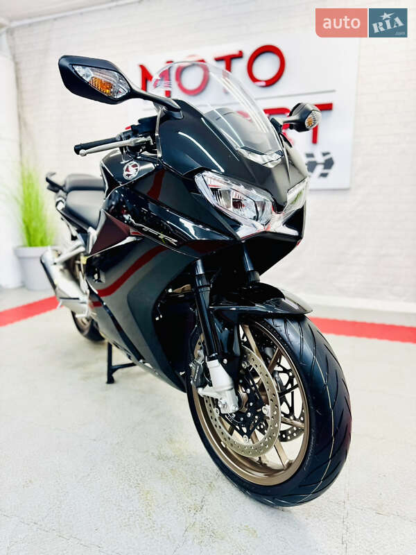Спортбайк Honda VFR 800F Interceptor 2014 в Одессе фото Спортбайк Honda VFR 800F Interceptor 2014 в Одессе
