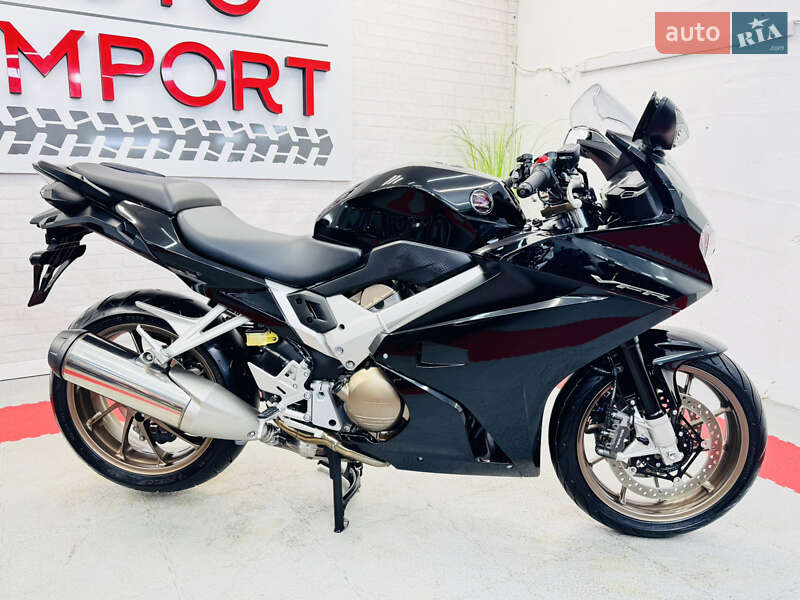 Спортбайк Honda VFR 800F Interceptor 2014 в Одессе фото 6 Спортбайк Honda VFR 800F Interceptor 2014 в Одессе