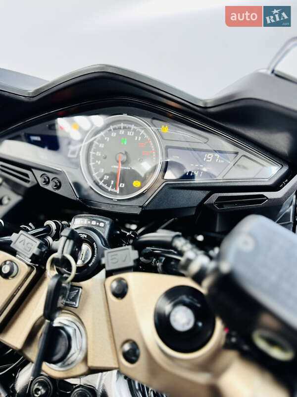 Спортбайк Honda VFR 800F Interceptor 2014 в Одессе фото 28 Спортбайк Honda VFR 800F Interceptor 2014 в Одессе