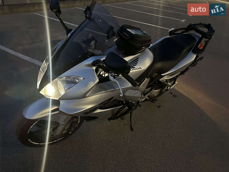 Мотоцикл Спорт-туризм Honda VFR 800F Interceptor 2002 в Тернополе фото 8 Мотоцикл Спорт-туризм Honda VFR 800F Interceptor 2002 в Тернополе