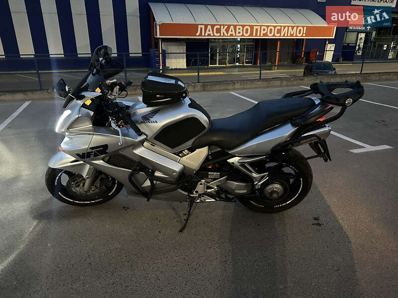 Мотоцикл Спорт-туризм Honda VFR 800F Interceptor 2002 в Тернополе фото Мотоцикл Спорт-туризм Honda VFR 800F Interceptor 2002 в Тернополе
