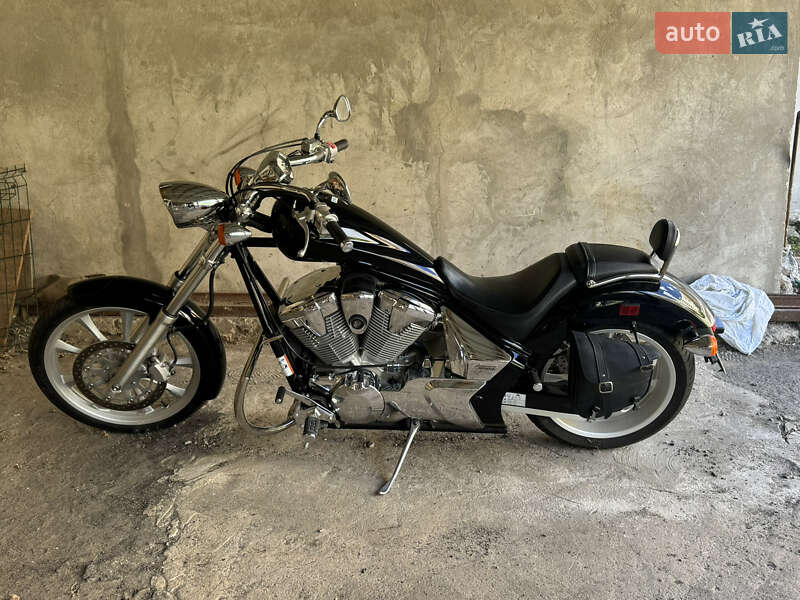 Мотоцикл Чоппер Honda VT 1300CX Fury 2014 в 