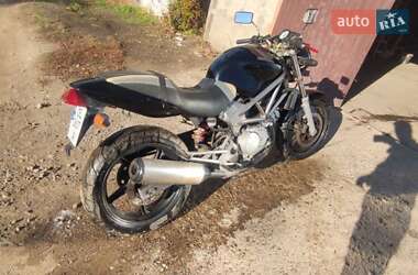 Мотоцикл Без обтекателей (Naked bike) Honda VTR 250 2000 в 