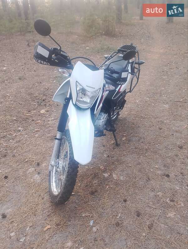 Мотоцикл Внедорожный (Enduro) Honda XR 150L 2015 в 