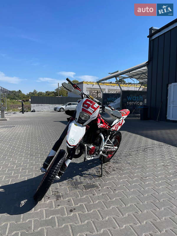 Мотоцикл Супермото (Motard) Husqvarna SM 125 2010 в 