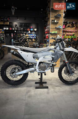 Мотоцикл Позашляховий (Enduro) Husqvarna TE 300 2026 в Кам'янець-Подільському