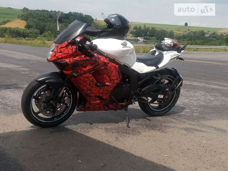 Спортбайк Hyosung GT 250R 2012 в 