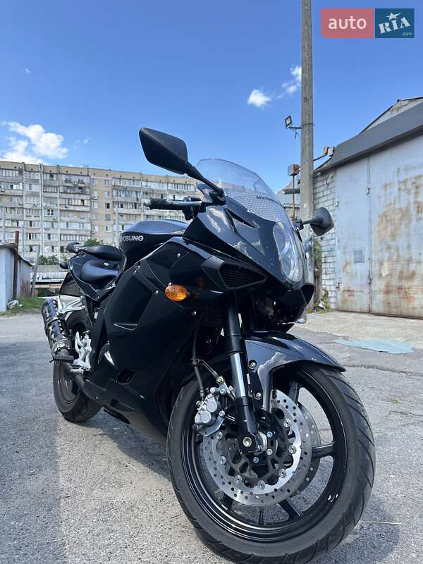 Мотоцикл Супермото (Motard) Hyosung GT 250R 2011 в Киеве