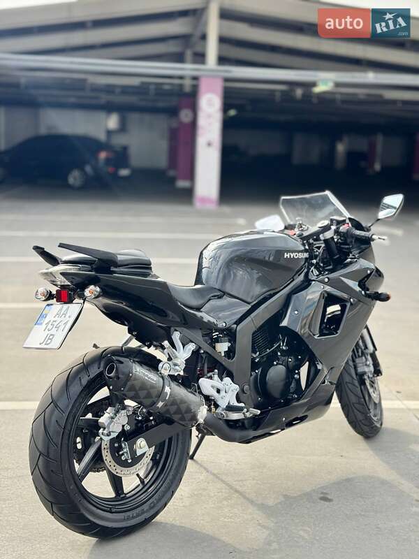 Мотоцикл Супермото (Motard) Hyosung GT 250R 2011 в Киеве