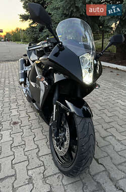 Мотоцикл Спорт-туризм Hyosung GT 650R 2013 в 