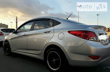 Hyundai Accent 2011